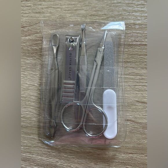 NEW … OLIVIA GRACE Manicure Set - Picture 1 of 2
